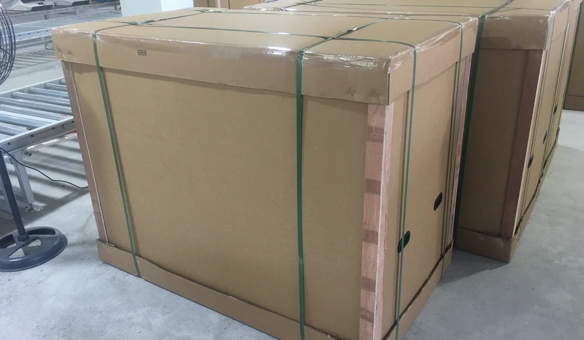 Sillones de masaje protegidos en cajas de madera para transporte